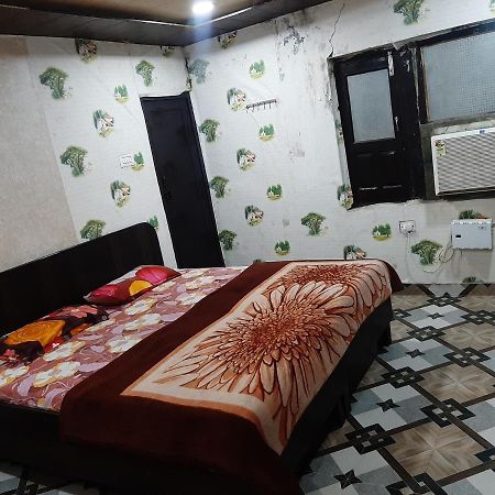 Shri Haridas Dham Mathura Ngoại thất bức ảnh